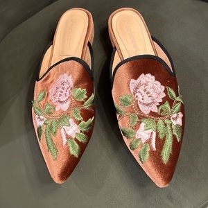 GORGEOUS FERICZOT WOMENS SIZE 11 SHOES!